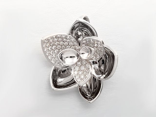 18K White Gold Diamond Plum Blossom Ring